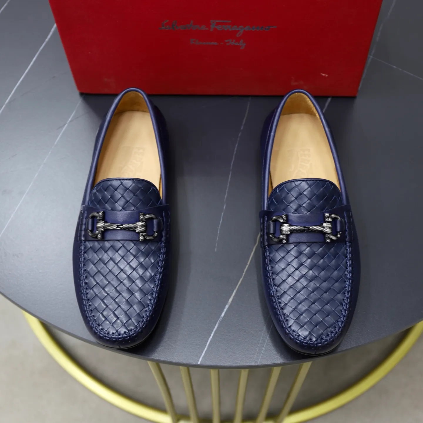 Ex-factory price: 480💰🙅‍♂️🙅‍♂️🙅‍♂️Niuli Brand: Ferragamo Standard code: Men's code 38/44 (45 customized) Grade: Same as the official website Material: Original imported cowhide leather lining Original wear-resistant lightweight outsole Style category: Men's casual slip-on shoes Bean shoes Distinguished luxury brand elements top luxury Color: actual picture color